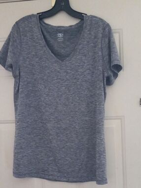 Athletic Works         womens    Heathered Gray V-Neck short sleeve tee.      L